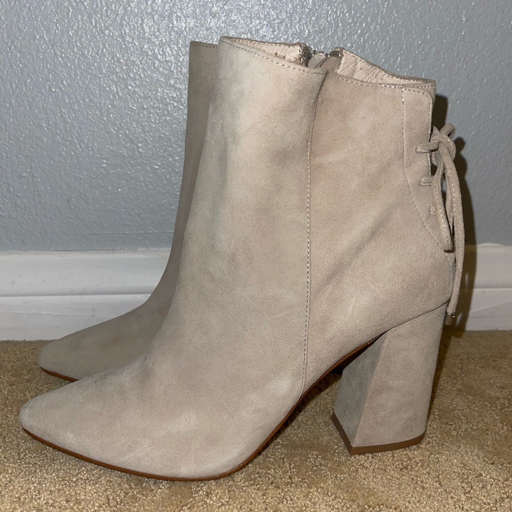 Size 8 Chinese Laundry Suede Heal Booties